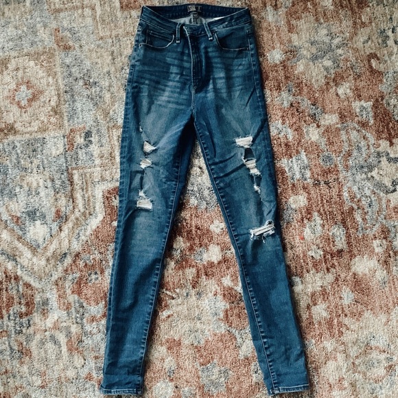 Abercrombie & Fitch Denim - Abercrombie and Fitch High Rise Super Skinny Curve Love jeans